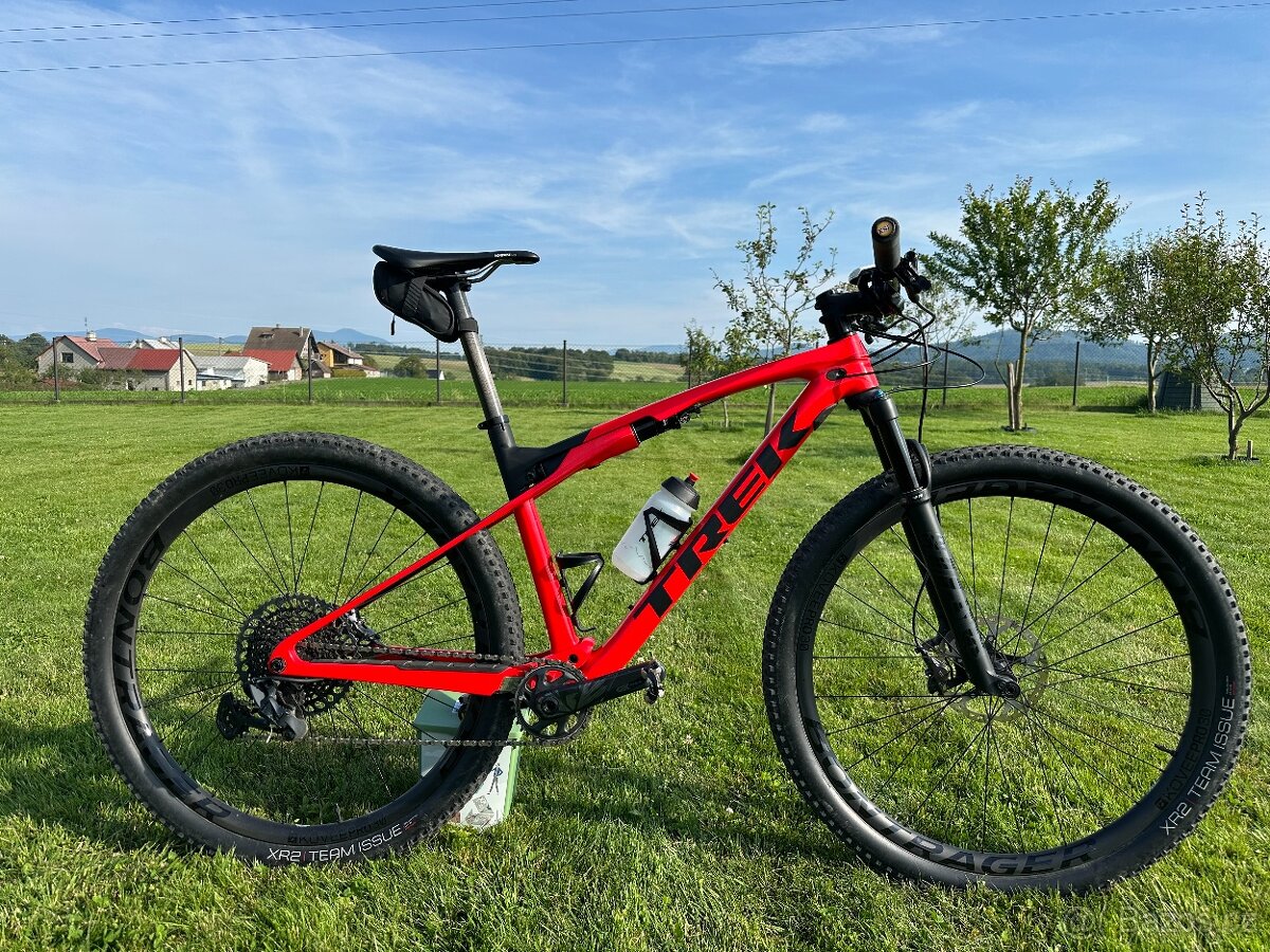 Celoodpružené karbonové kolo Trek Supercaliber 9.8.vel.L