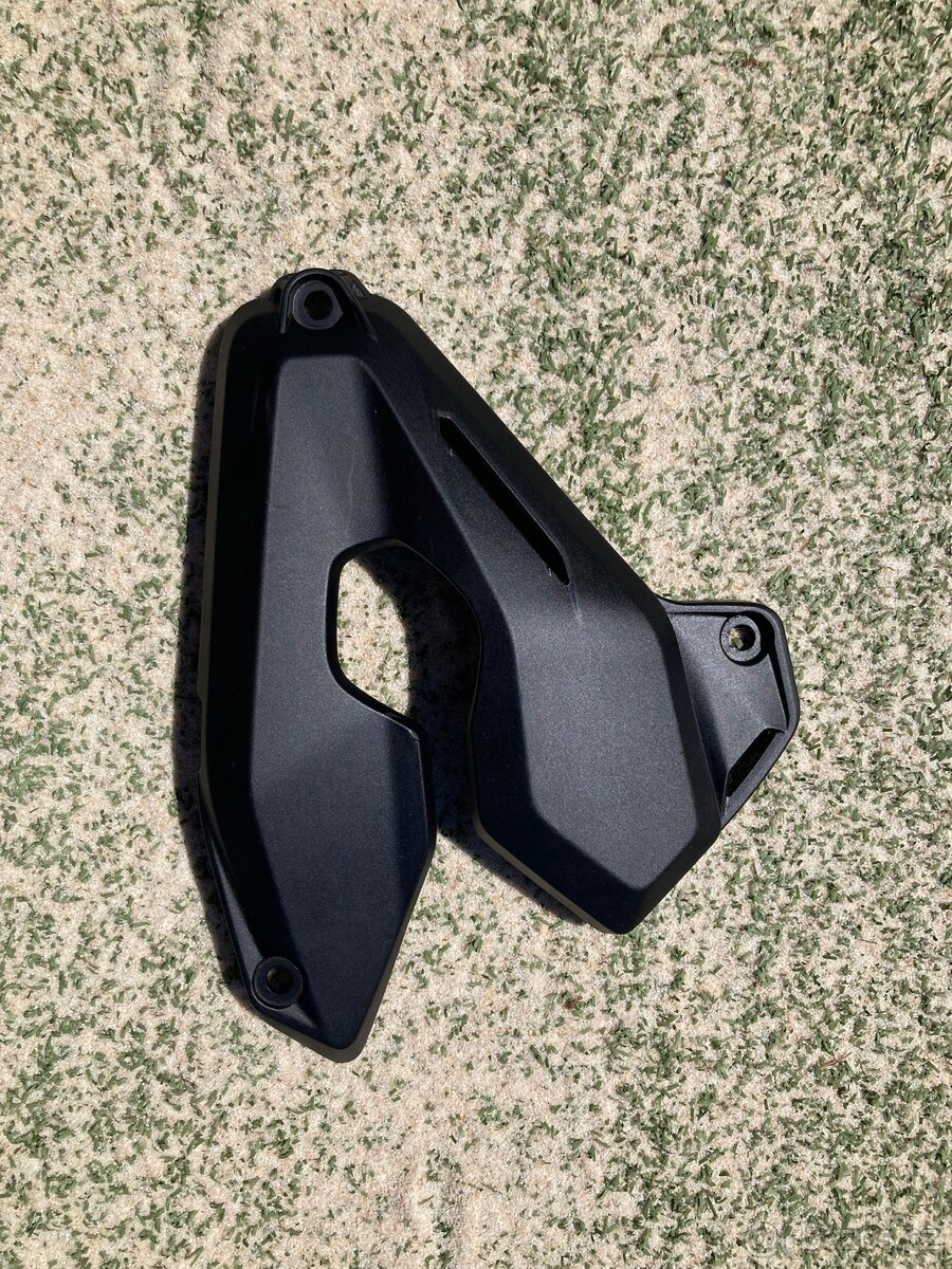 Levý kryt rámu DUCATI Monster 937 2021-2025