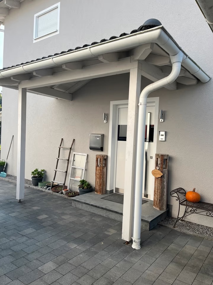 Stříška nad vchodové dveře - zastřešení terasy pergola