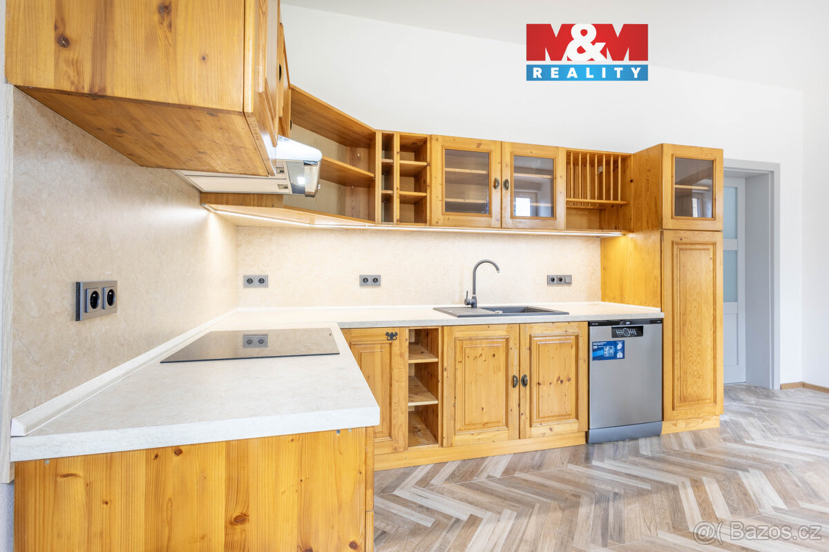 Pronájem bytu 4+1 v Zákupech, ul. Borská