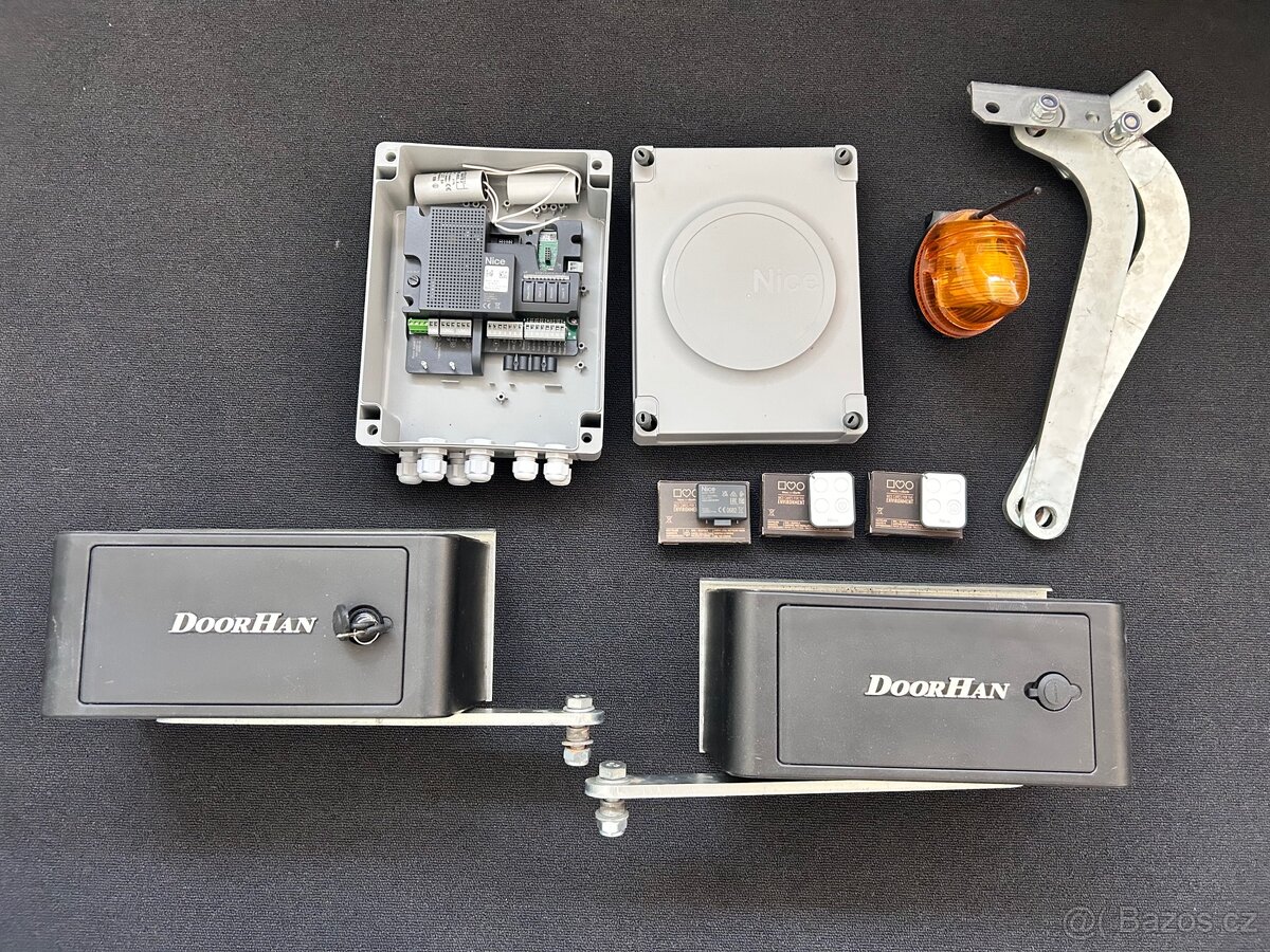 Kompletní set pro řízení dvoukřídlé brány