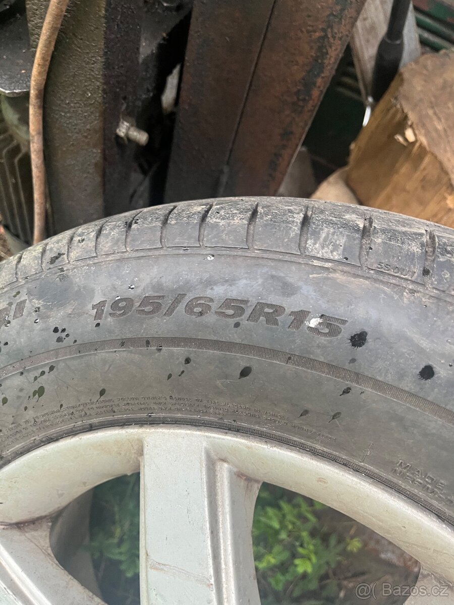 Prodám 4 letní pneumatiky 196/65rs15