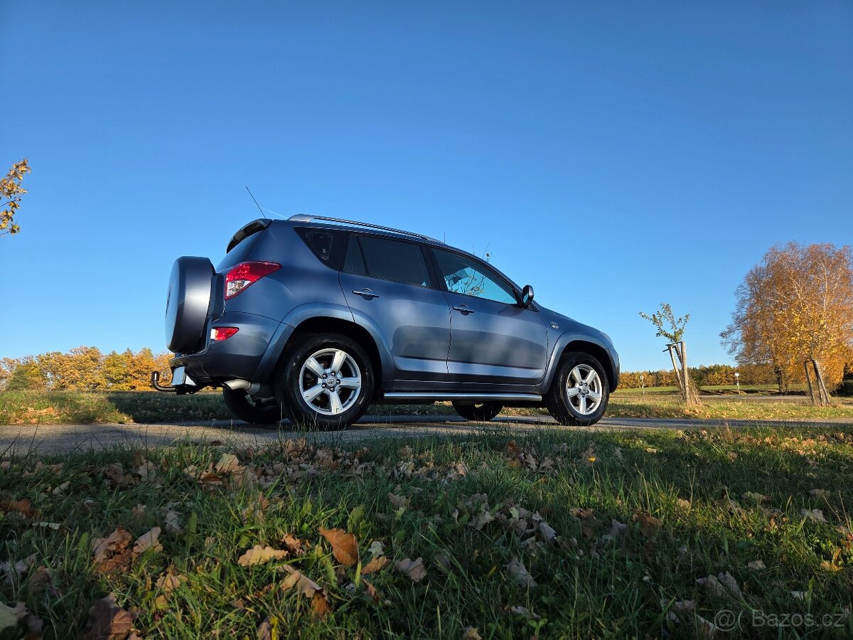 Toyota RAV4 - 4x4 - 2.2 D-CAT - 130KW - KUP ČR