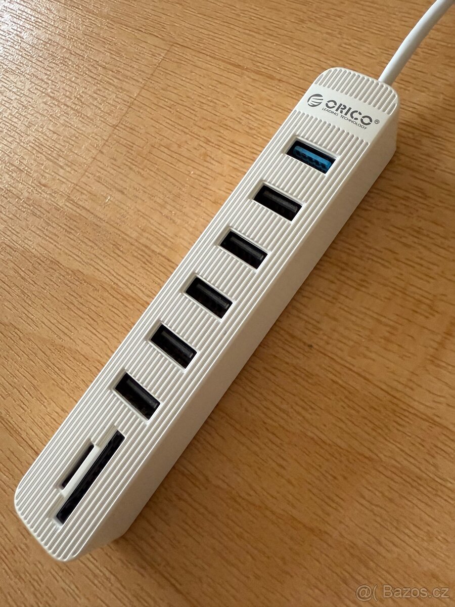 Prodám USB hub ORICO TWU32-6AST + SD 15cm bílý