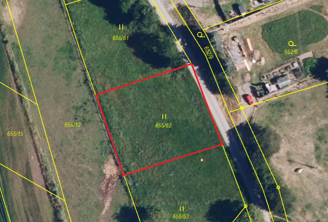 Rovinatý stavební pozemek 1023 m2 na okraji obce Bouzov