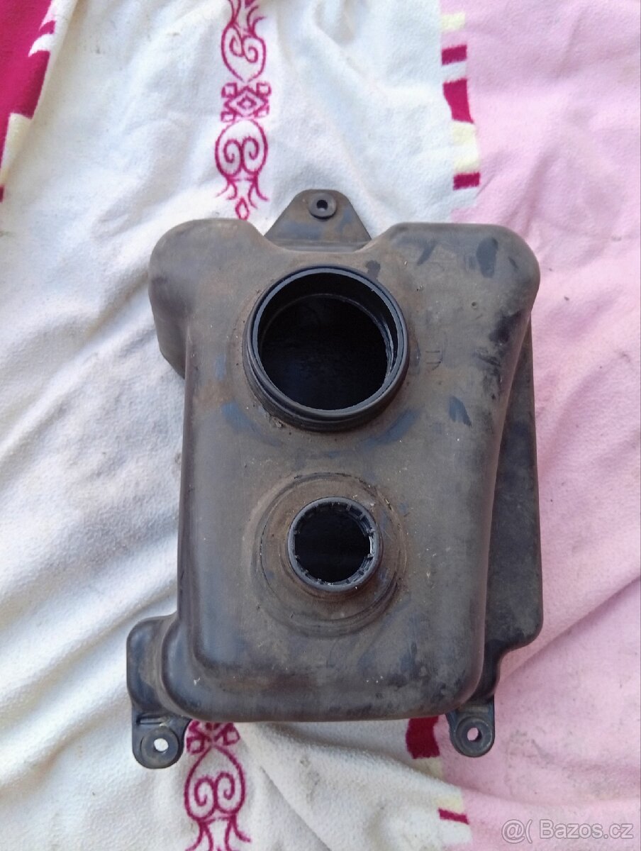 Suzuki Burgman 200 rok 2008 palivová nádrž