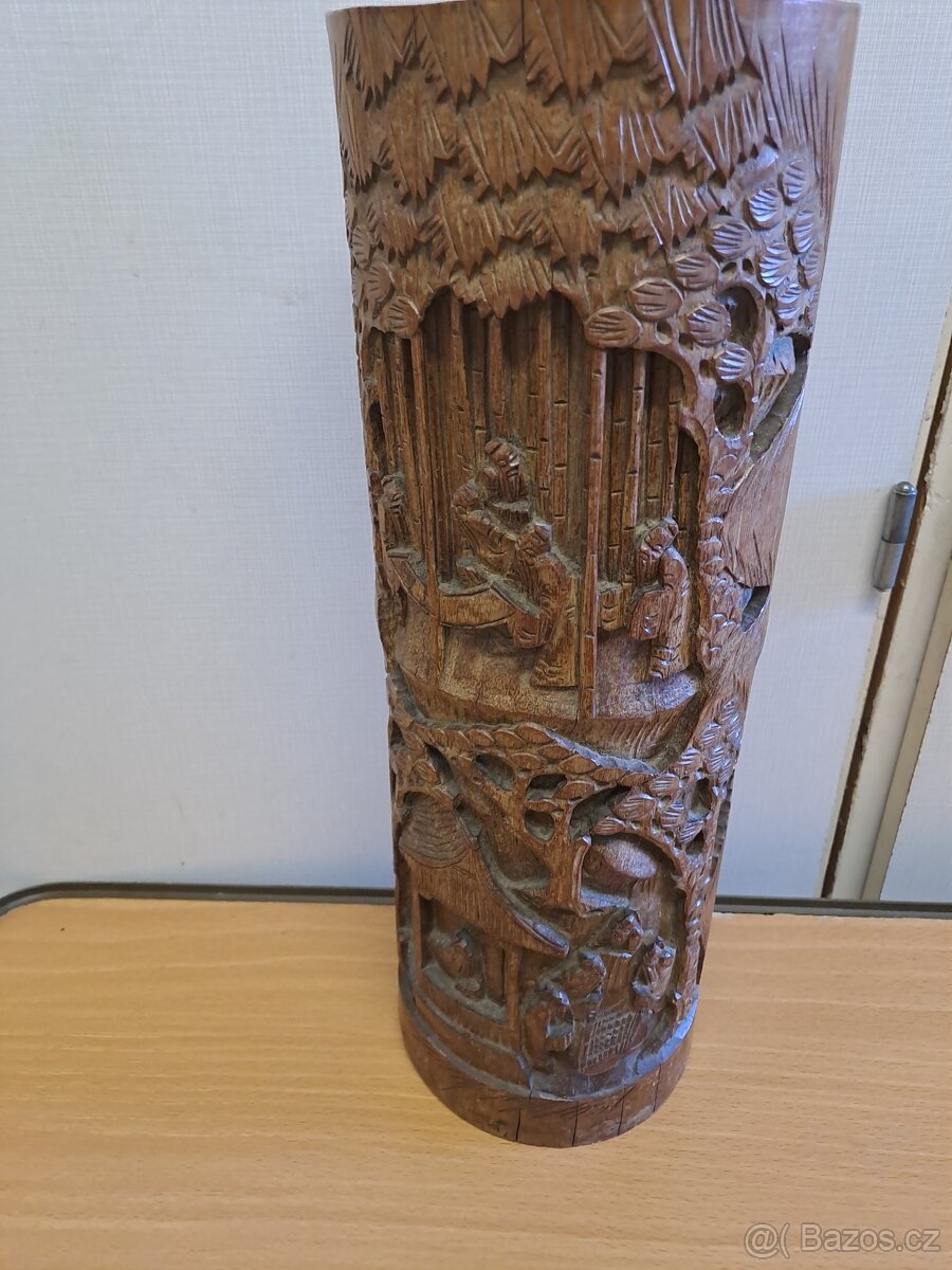 Čínská vyřezávaná bambusová váza