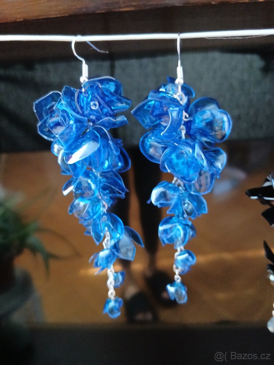 Plastové náušnice bižuterie