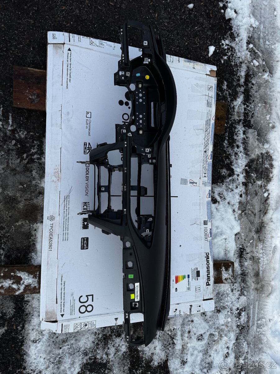 Palubka Audi A7 C7 FL – S výřezem na Head-Up Display + výztu