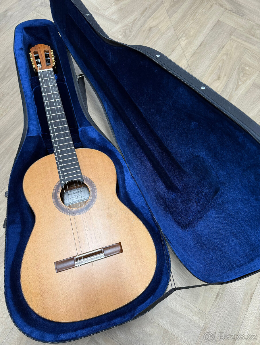 Klasická koncertná akustická gitara ručnej výroby