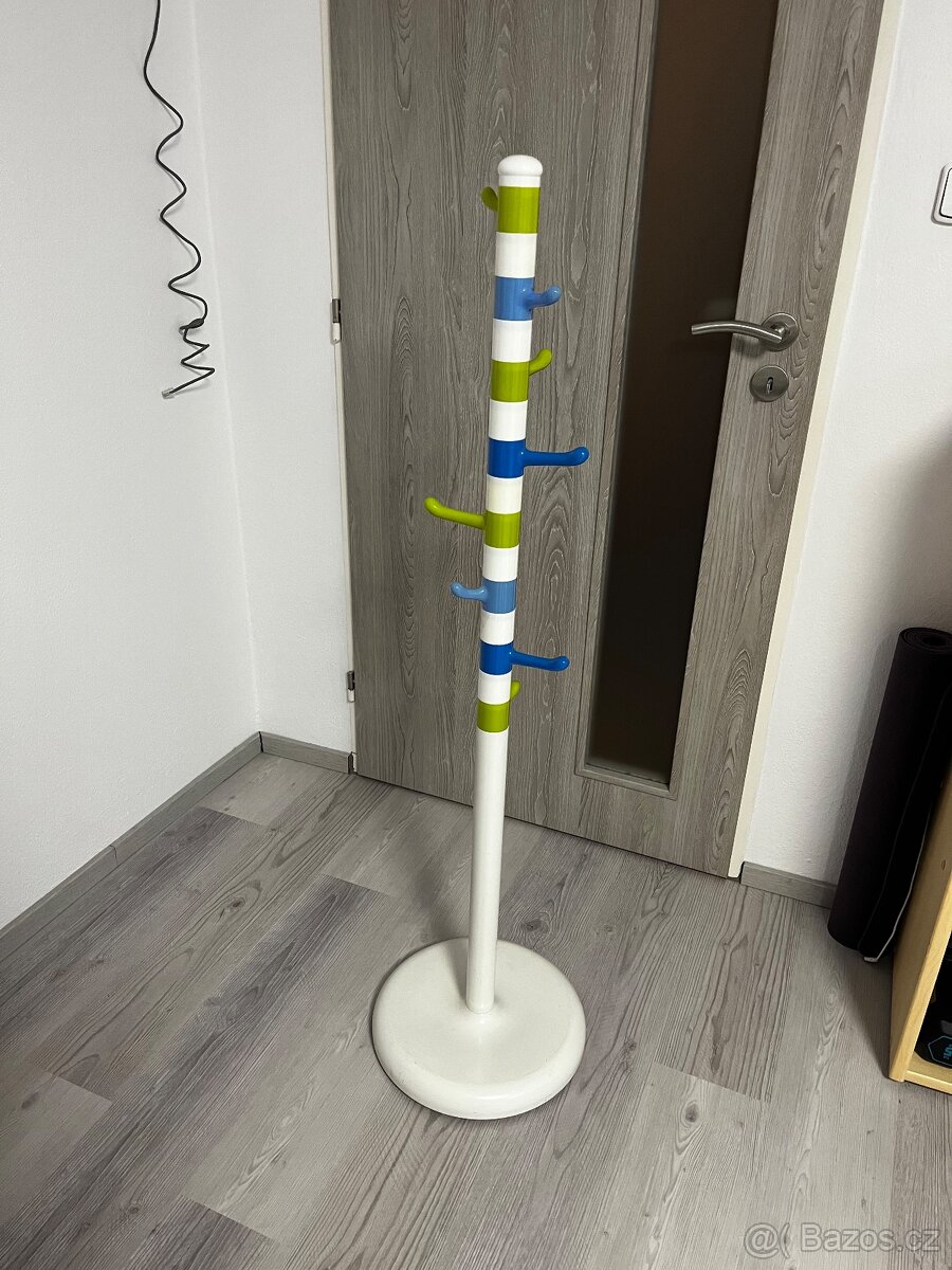 dětský věšák na oblečení