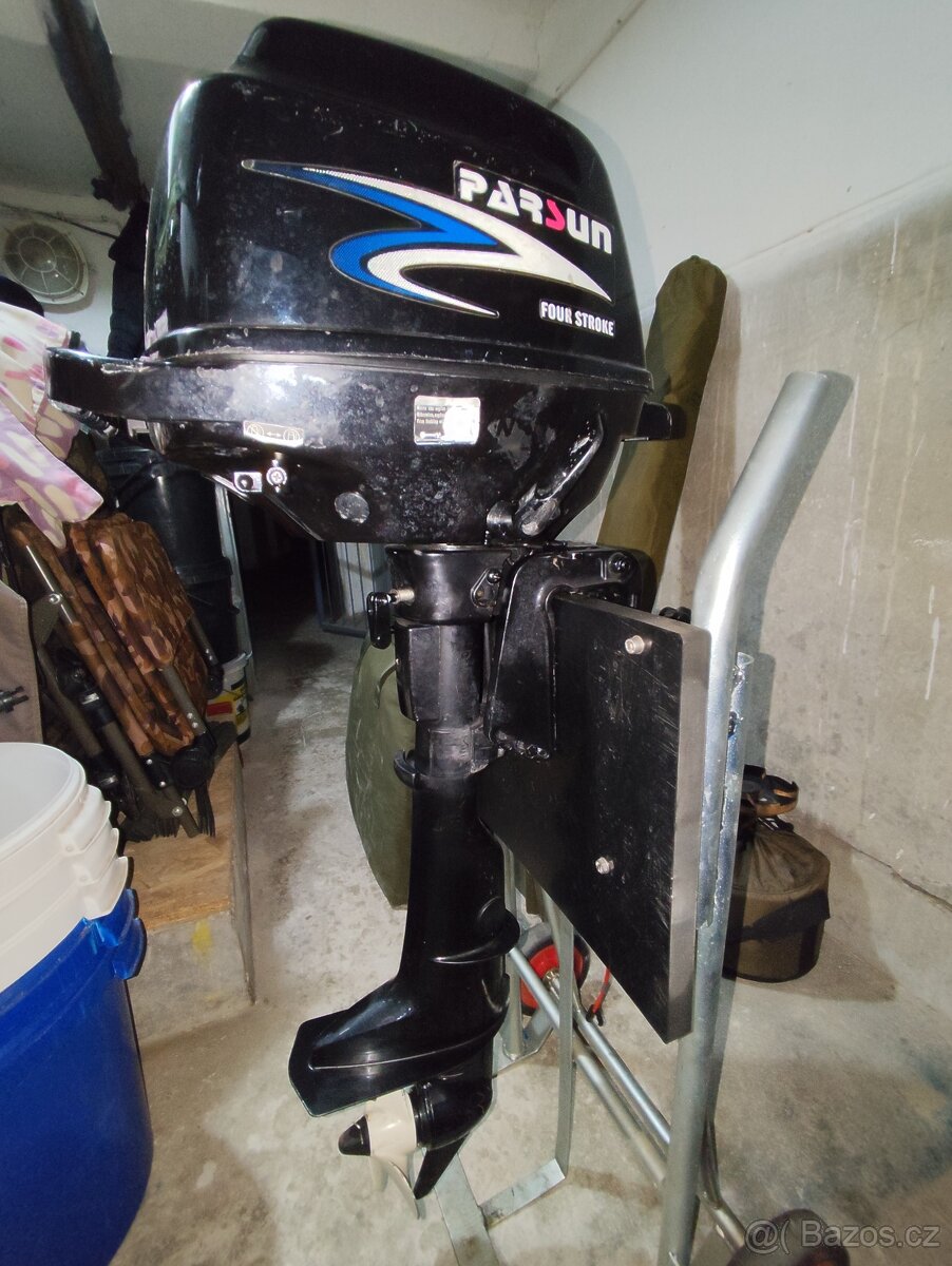 lodní spalovací motor