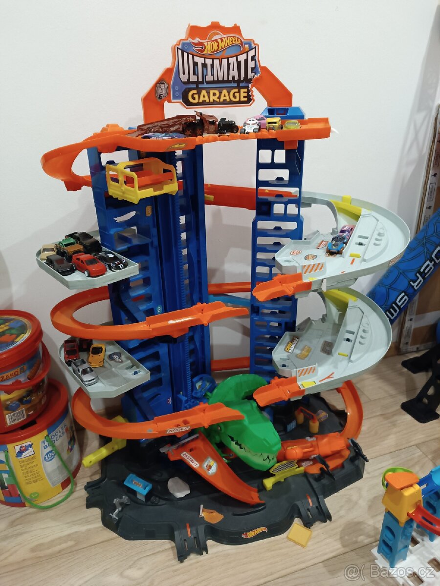 Autodráha hot wheels T-Rex