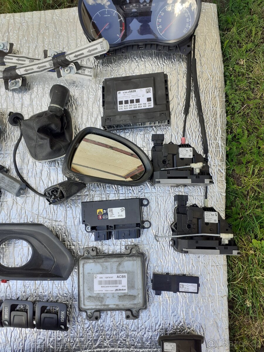 Opel Corsa E - 2017 - díly