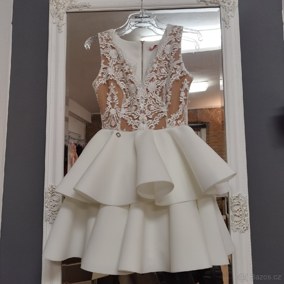 Nádherné bílé šaty vhodné na svatbu, ples a jiné události