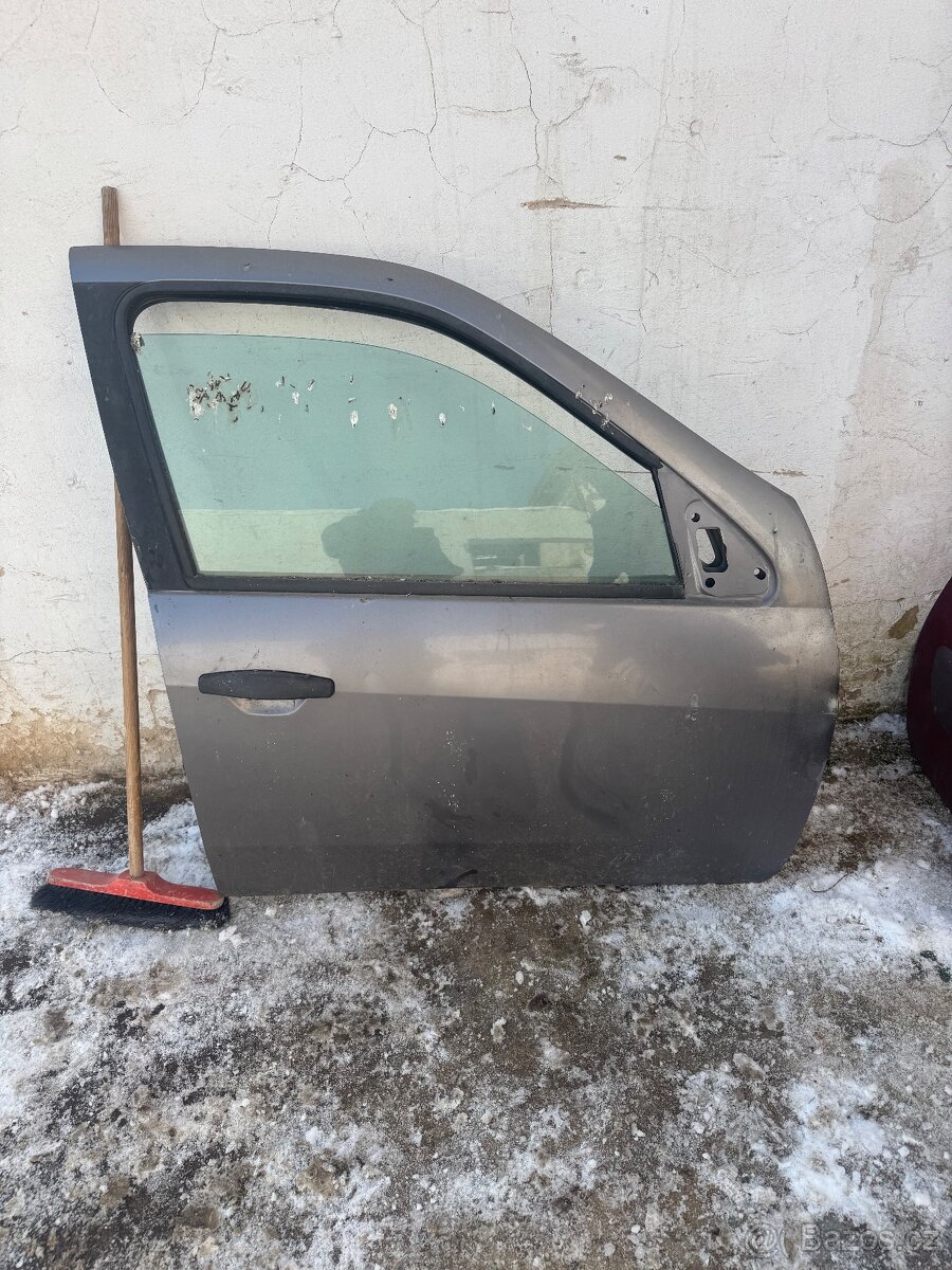 Renault thalia II lpravé přední dveře
