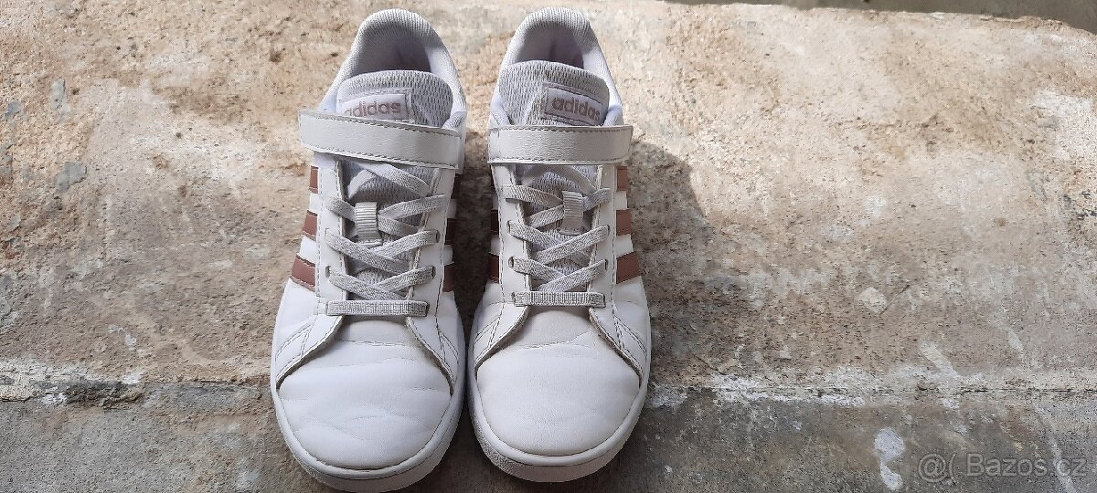 Dívčí sportovní boty Adidas