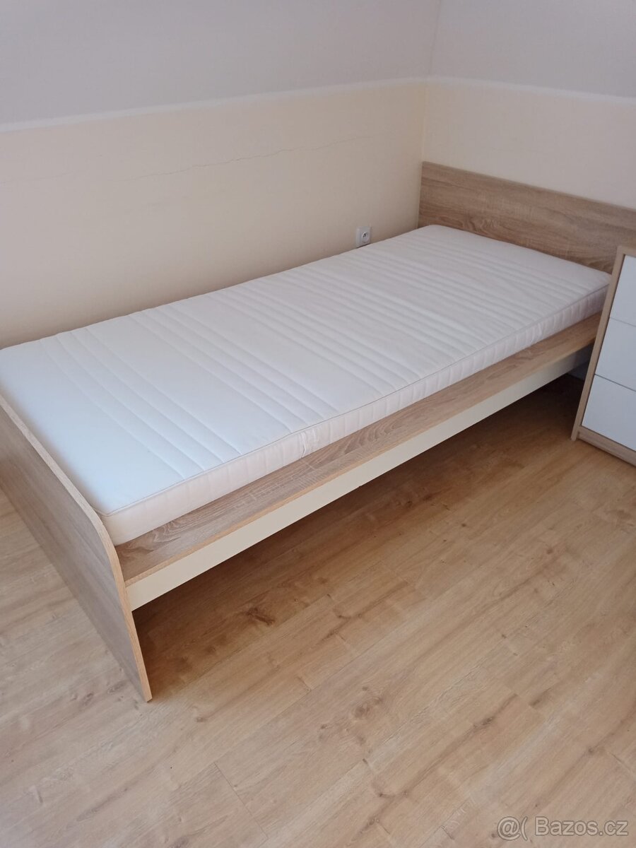 Postel s matrací