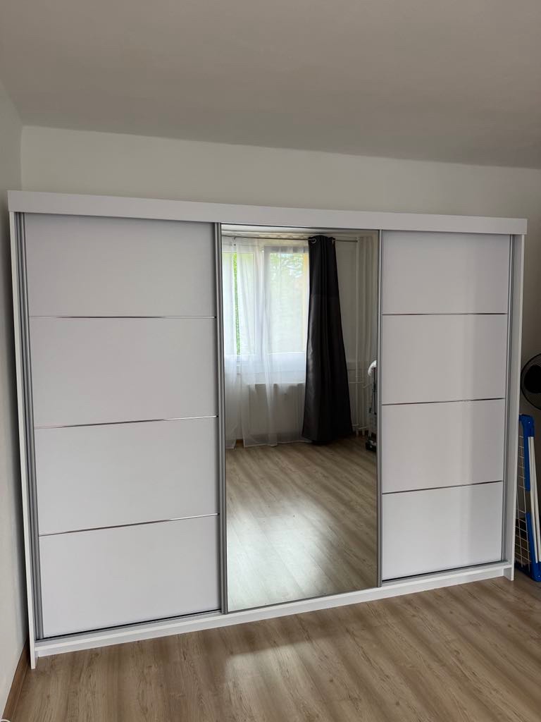 Šatní skříň