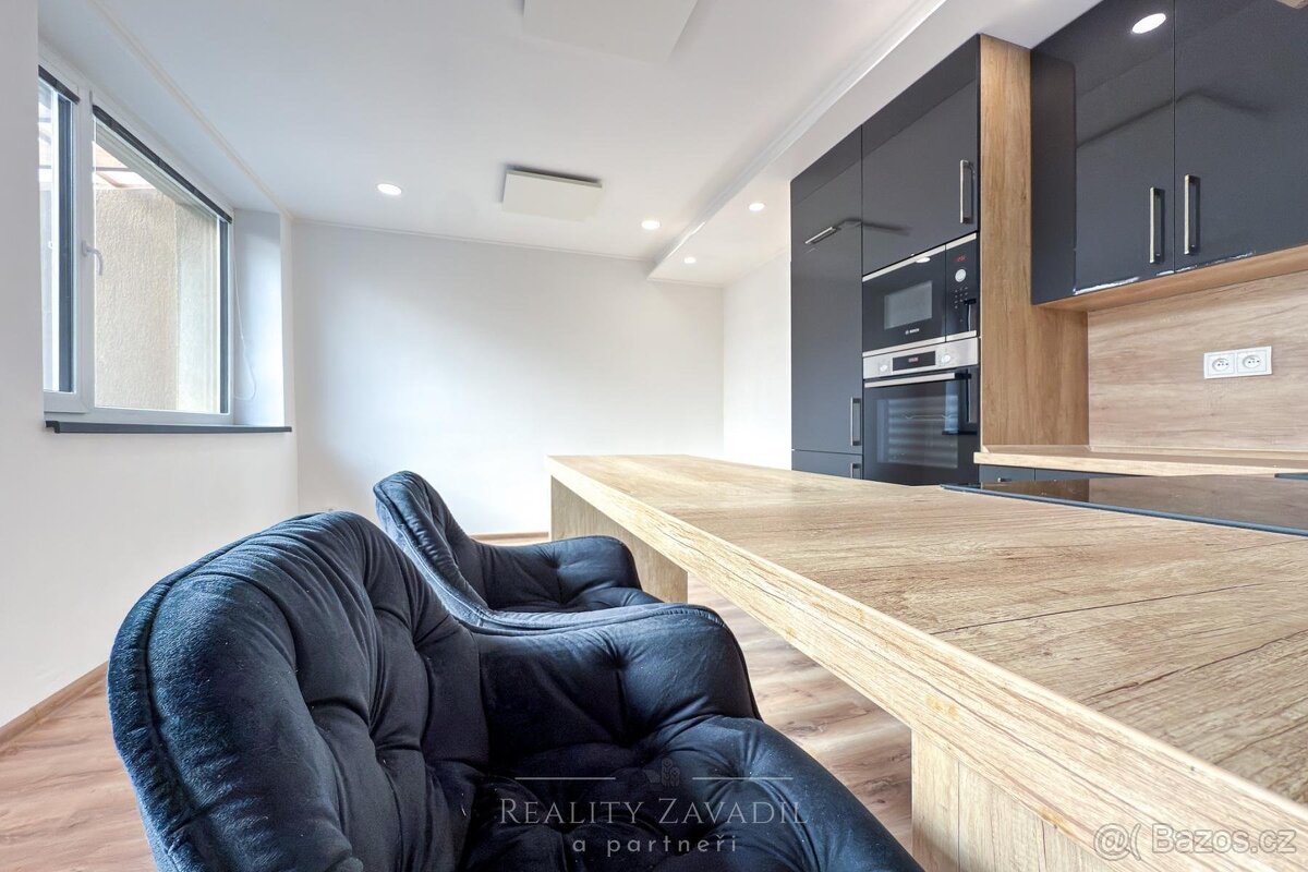 Pronájem byty 2+kk, 45 m2 - Chomutov, ev.č. 550