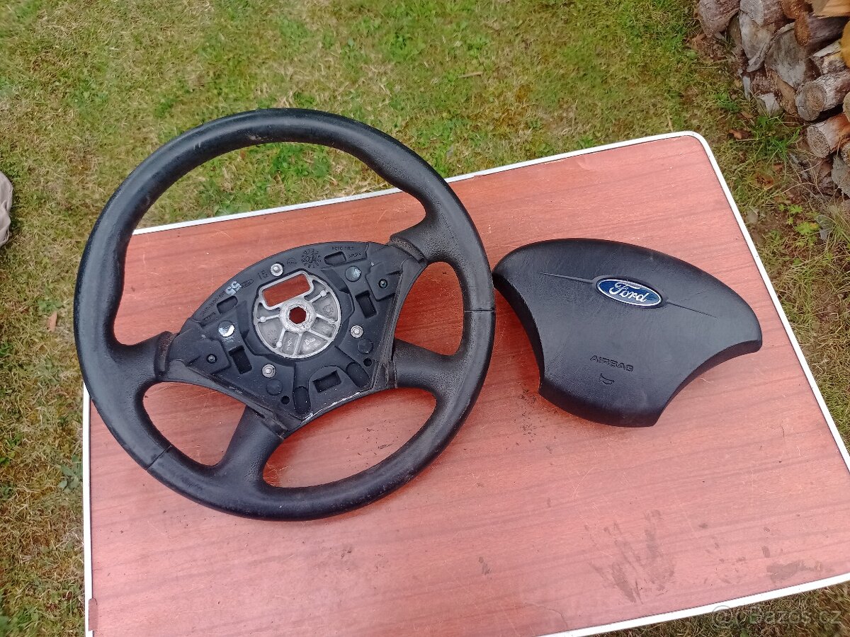 Ford Focus mk1 - volant, střed volantu