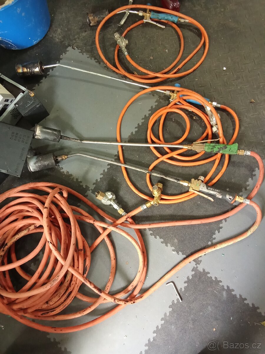 Hořáky 4 kusy, včetně hadic a ventilů