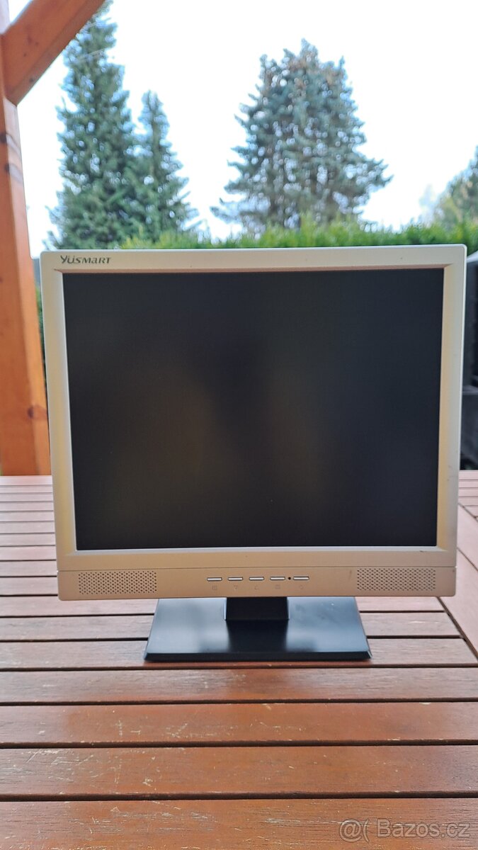 LCD monitor Yusmart 17 palcu