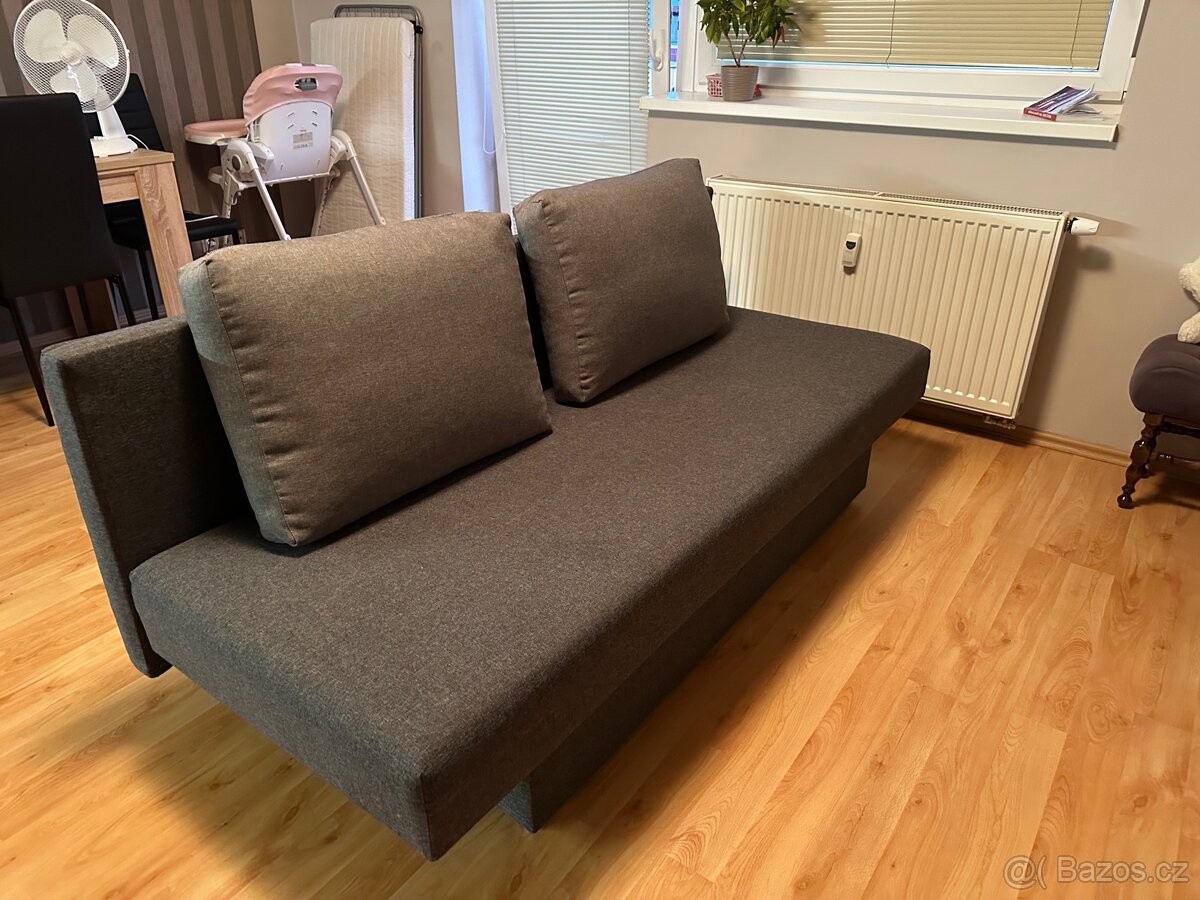 Rozkládací gauč s úložným prostorem