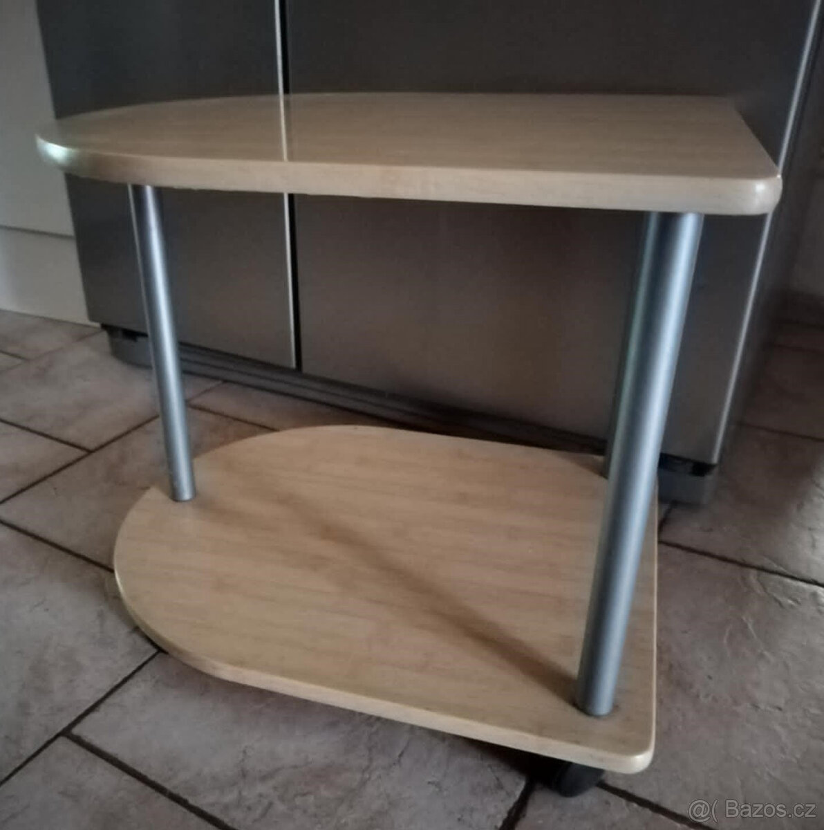 Odkládací stolek na kolečkách 48x40 výška 41 cm