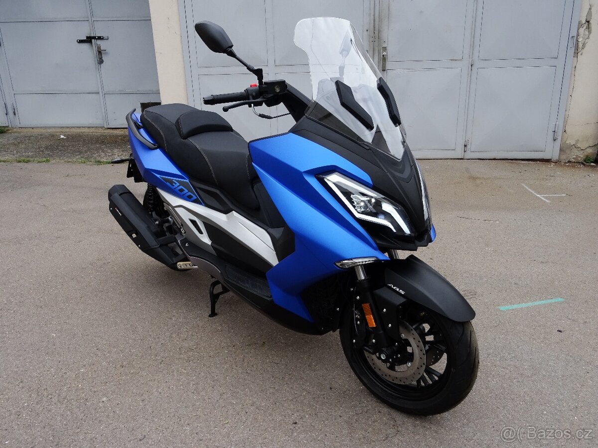 Maxon Discover 300 rv2024 2km Nový neregistrovaný