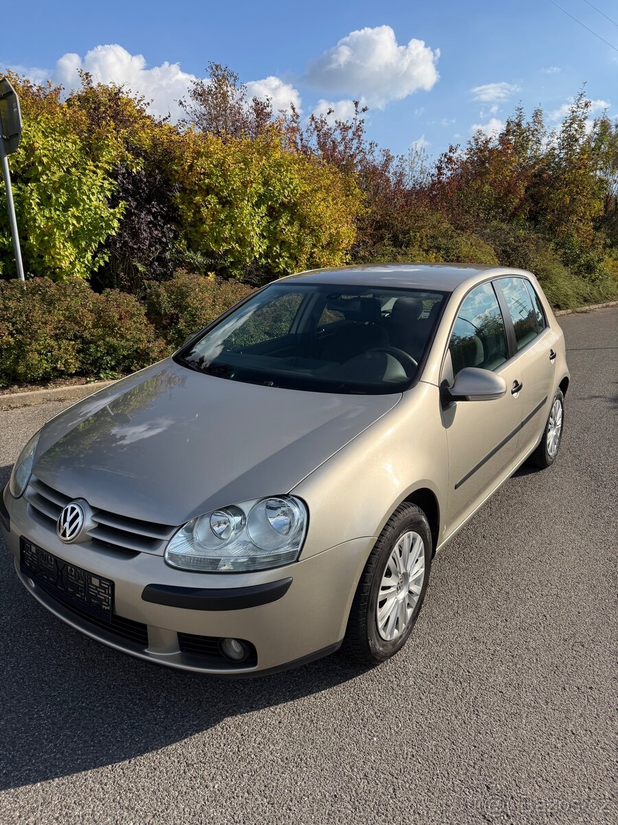 VW GOLF V 1.6 85kW, SERVISKA, KLIMA