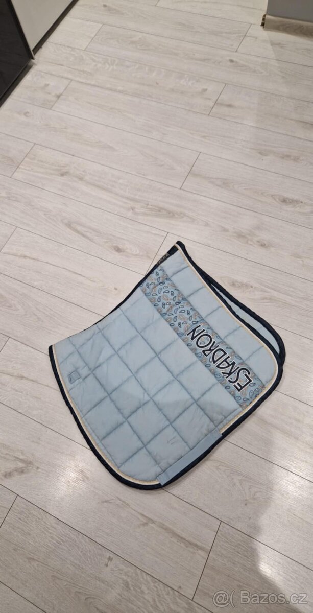 Podsedlovka Eskadron belasá