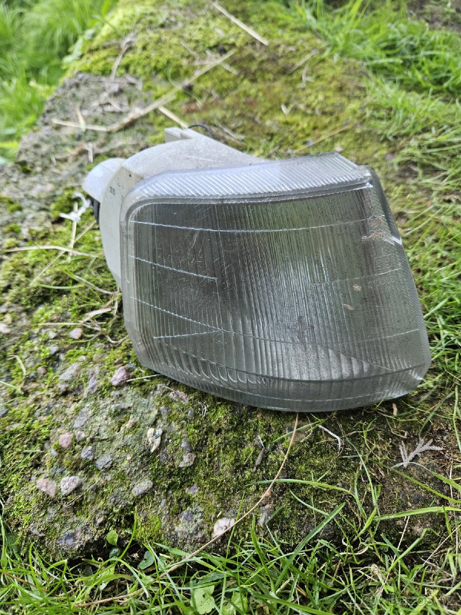 Peugeot 106 pravá a levá směrovka.