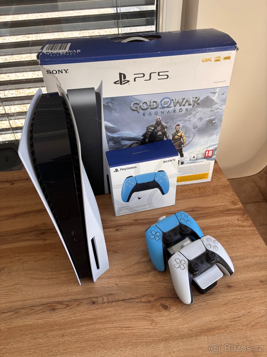 PS5 s dvěma ovladači