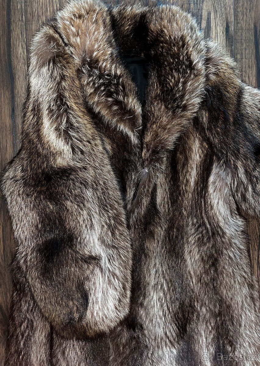 Kožich z pravé mývalí kožešiny