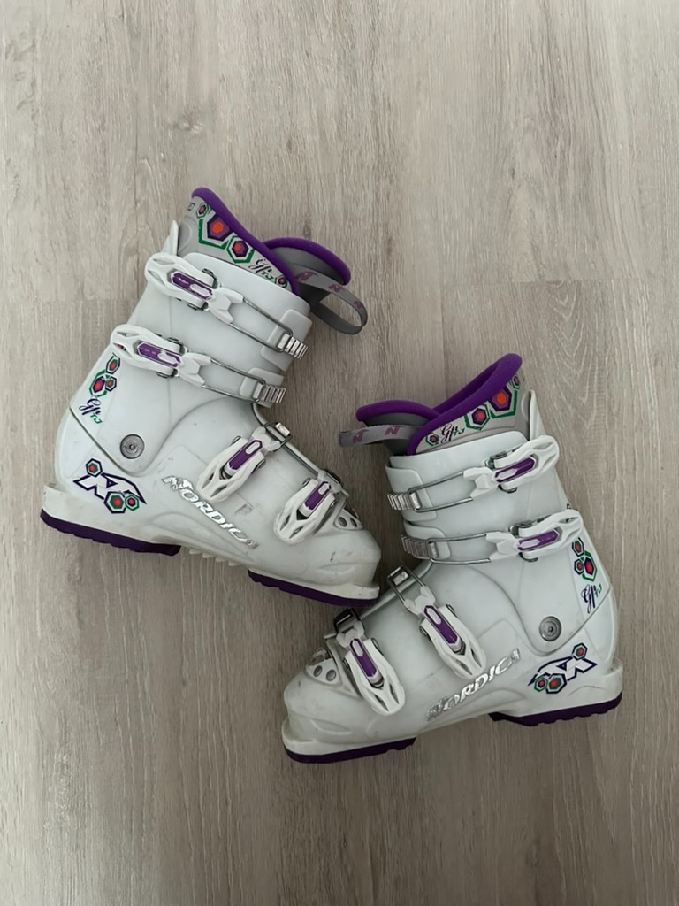 Lyžáky NORDICA, na nohu 24-24.5 cm