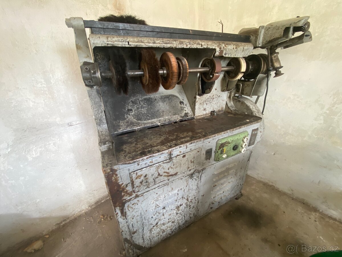 Obuvnický kombinovaný stroj