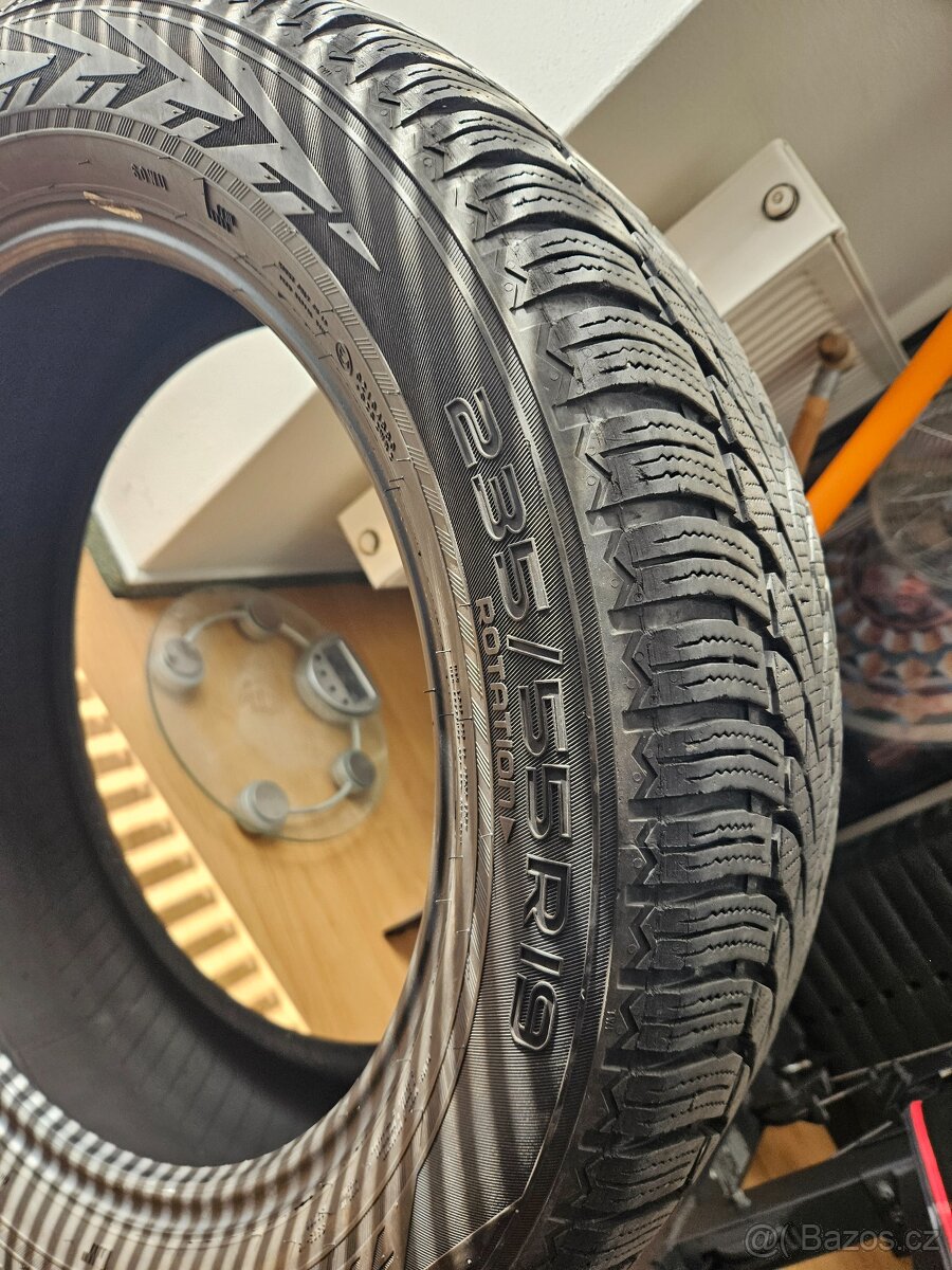 zimní pneu Nokian WR SUV 4 235/55 R19 103V