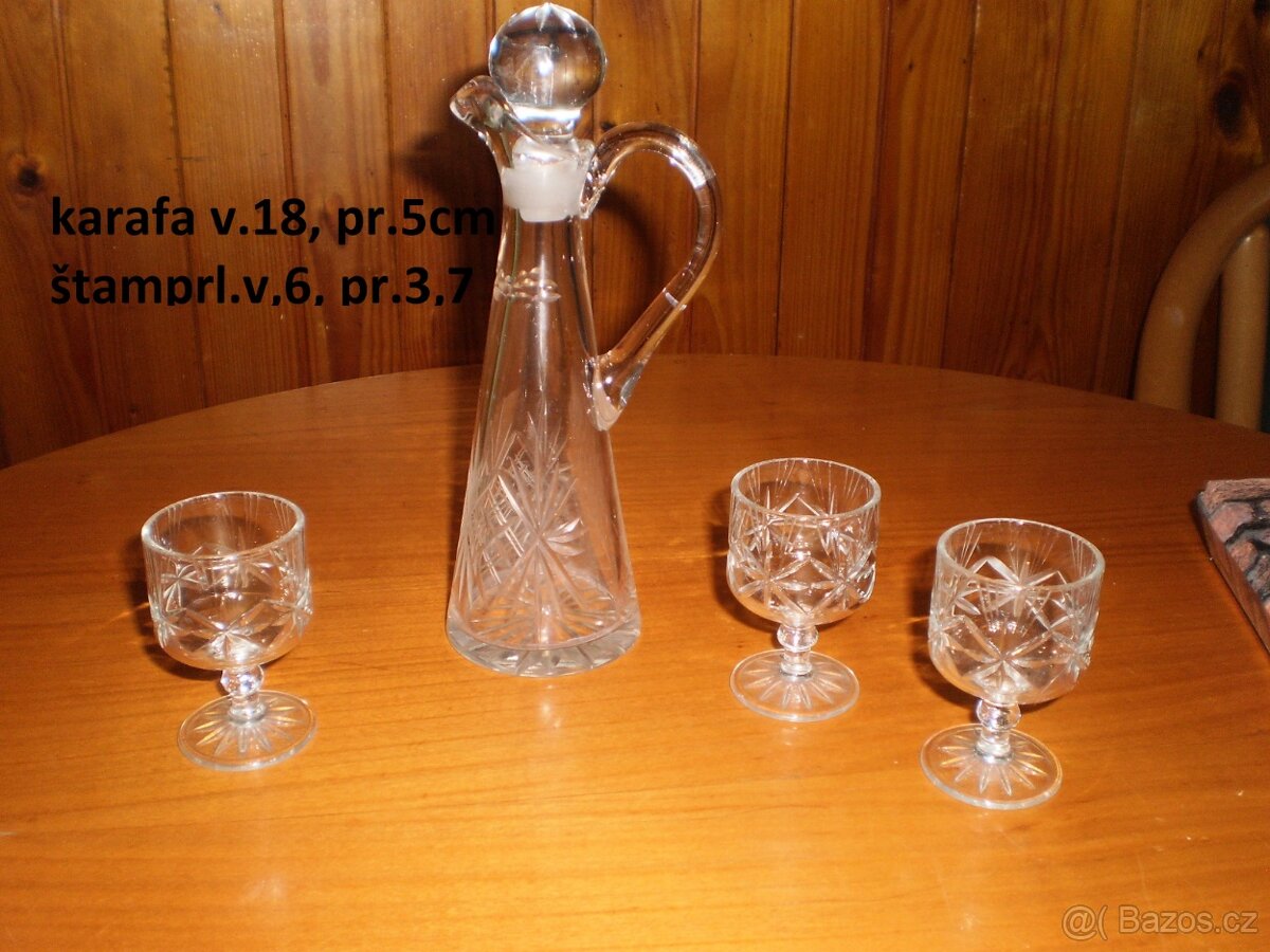 broušené sklo - malá karafa a 3 ks štamprlata broušená