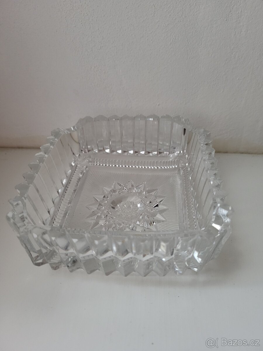 Broušený popelník