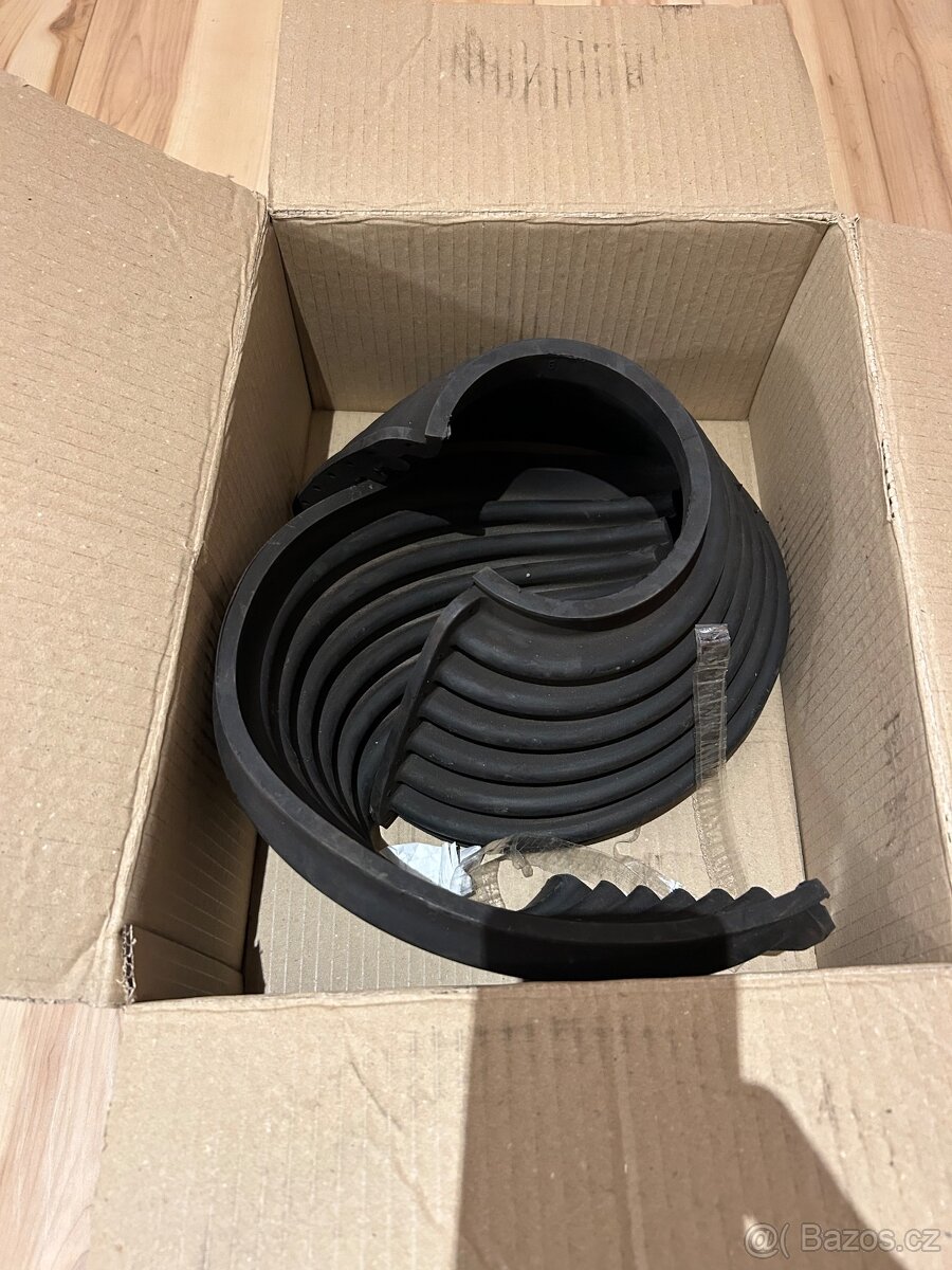 Praga V3S prachovka prední nápravy