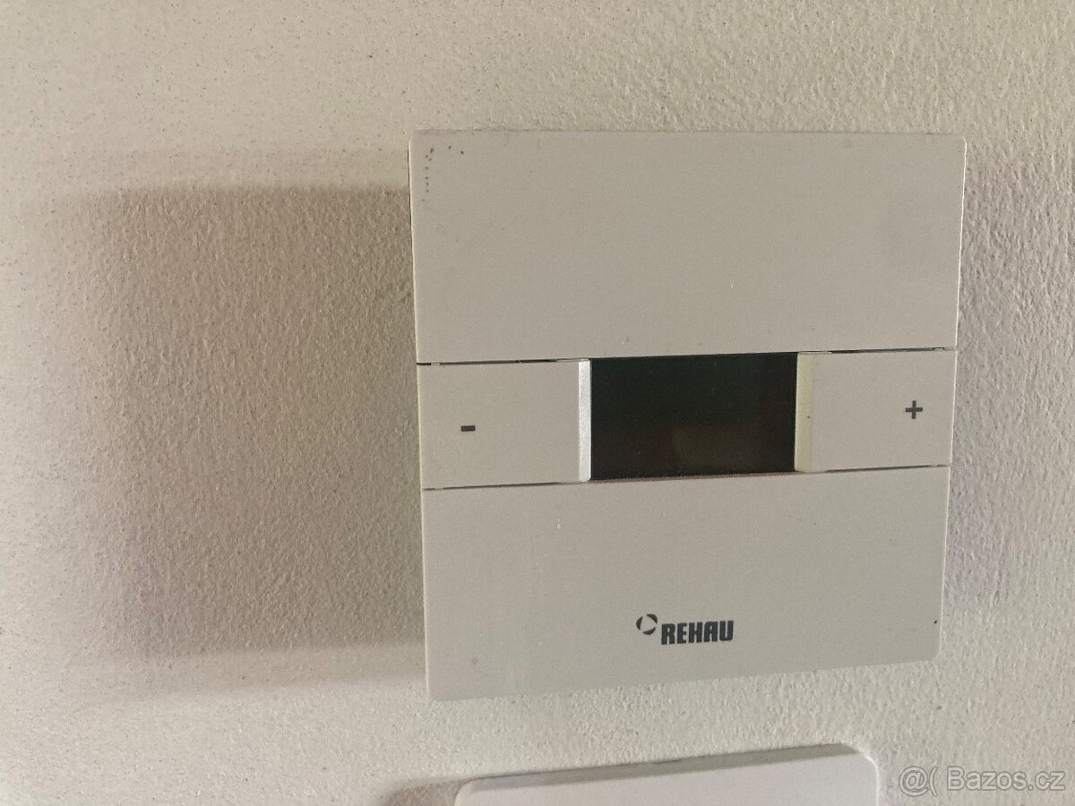 Pokojový termostat Rehau