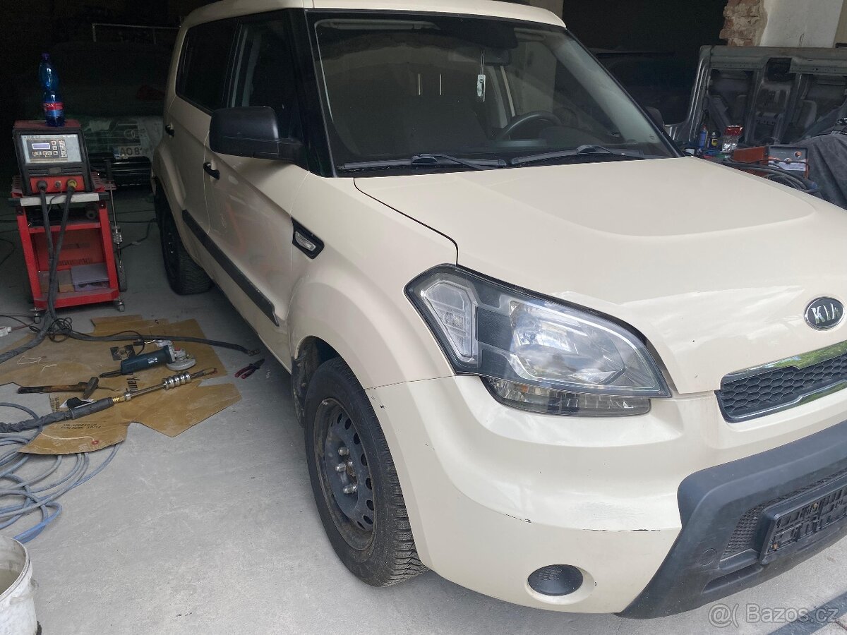 Hledám plato do kufru Kia Soul