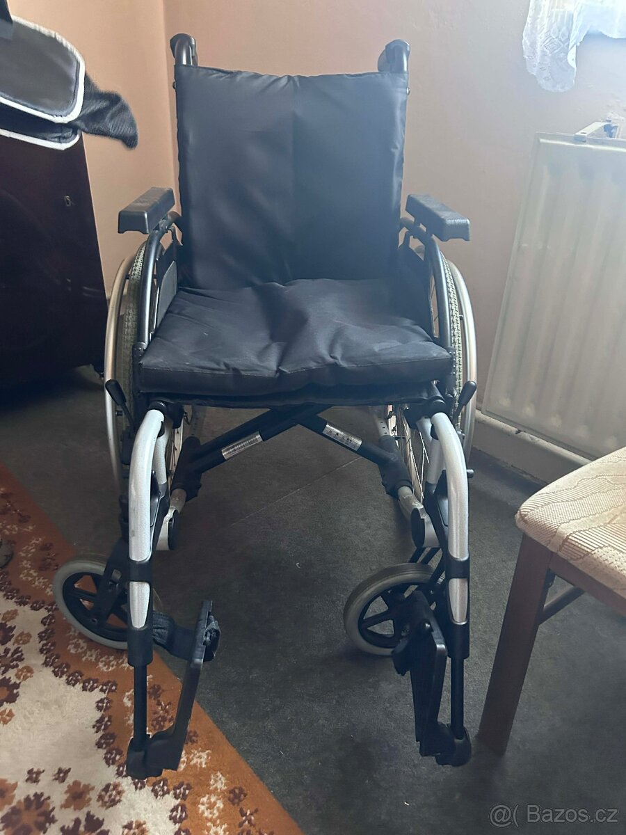 Invalidní vozík