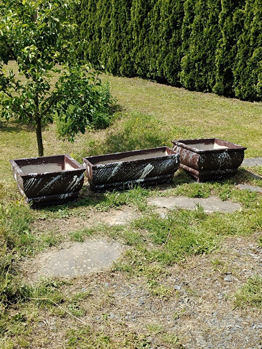 Antický betonový obdélníkový květináč