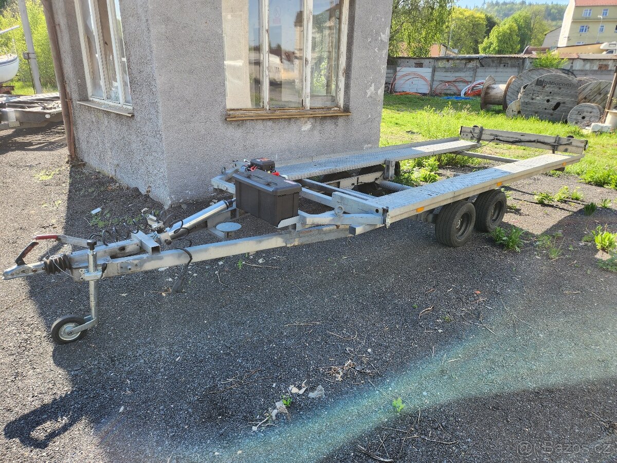 Vlek na přepravu automobilů 2500kg