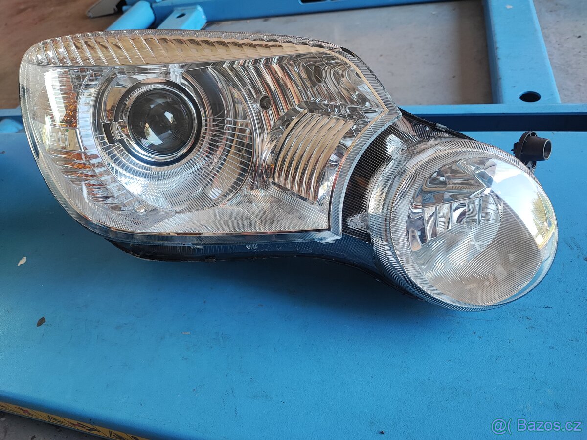 Pravy xenon škoda Yeti 5L1 941 018 C.