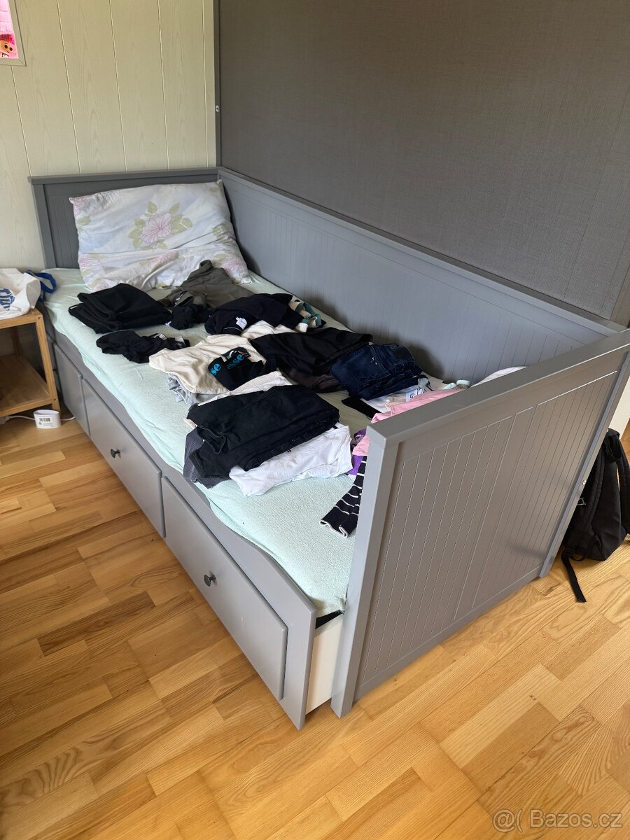 Postel Hemnes IKEA šedá