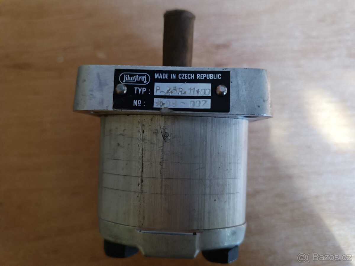 Olejové čerpadlo Jihostroj P-2,5R.11100