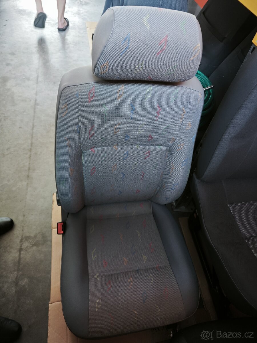 Sedačka řidiče VW T5